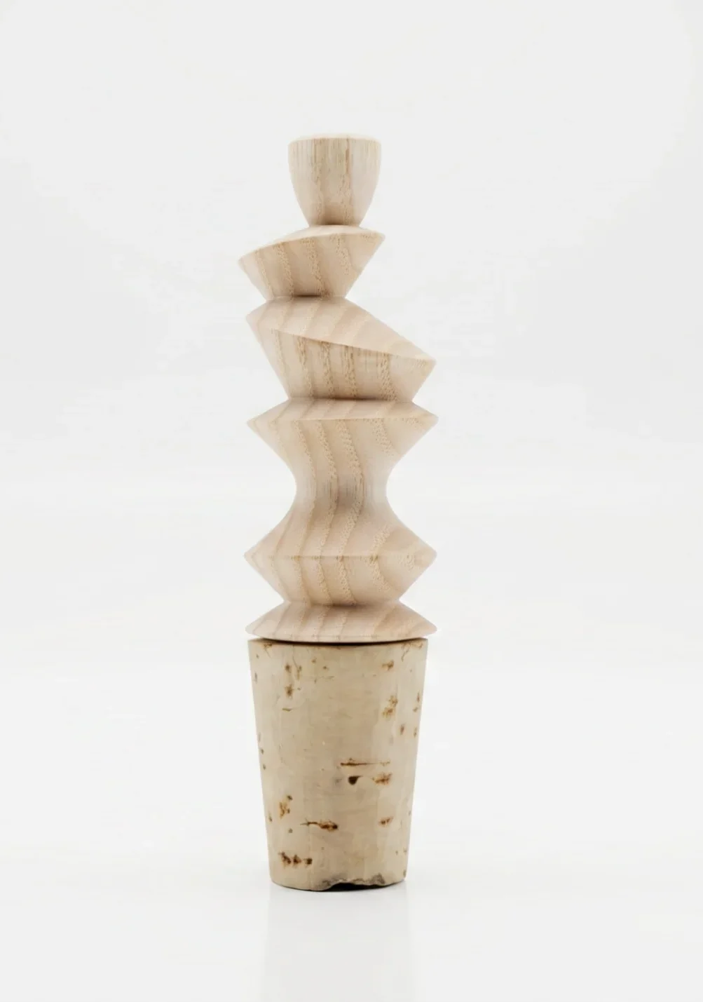 Image d'un bouchon de bouteille avec le haut en frêne tourné